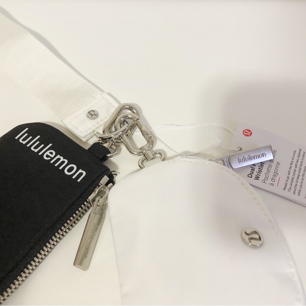 🌸 Lululemon Dual Pouch Wristlet Bag Black/White NWT - Picture 3 of 3
